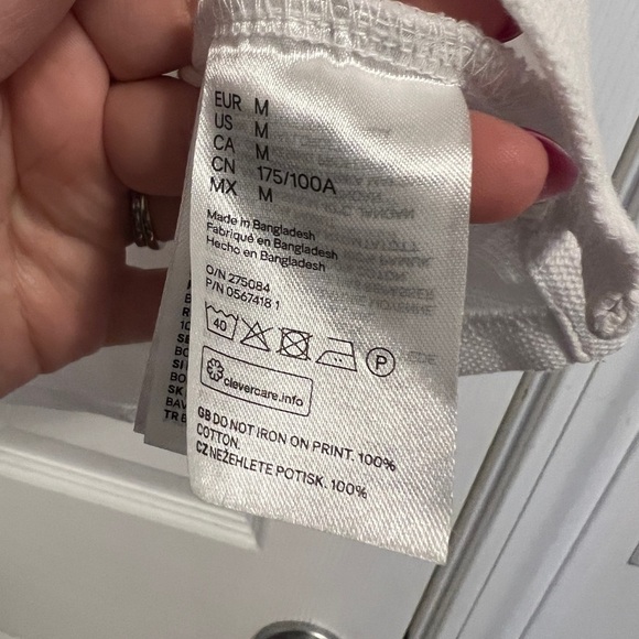 2 for $10 | H&M ‘LEFT UNREAD’ White Short Sleeve Shirt Crew Neck Women’s Medium - Picture 7 of 10